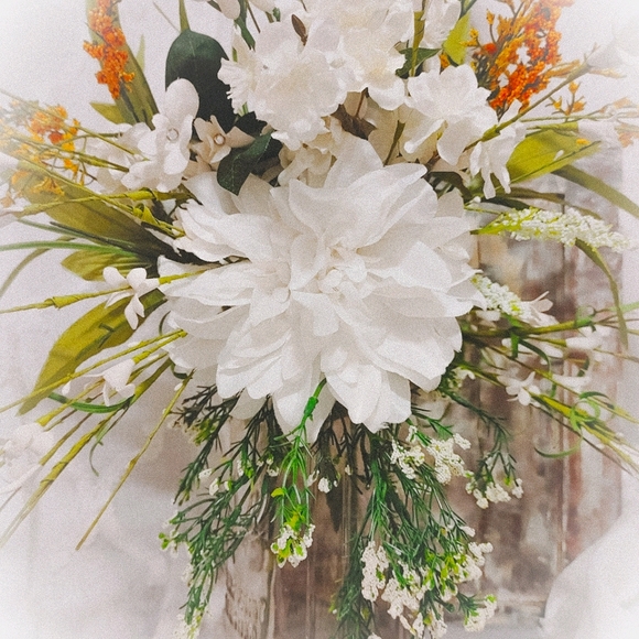 Big, bold and beautiful faux flower arrangement - Picture 1 of 1
